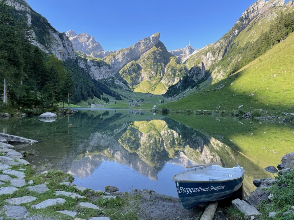 Lake Seealpsee, at Nebelhorn, near … – License image – 71116433