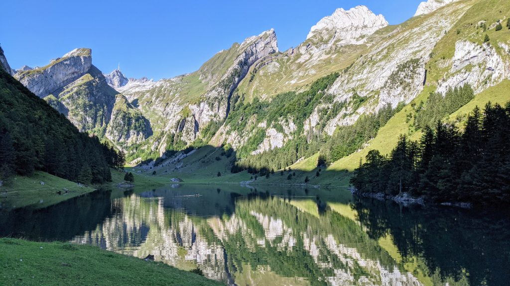 Lake Seealpsee, at Nebelhorn, near … – License image – 71116433